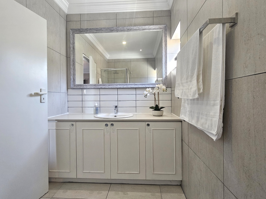 5 Bedroom Property for Sale in Ferreira Town Eastern Cape